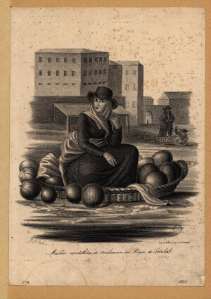 Mulher vendilhôa de melancia na Praça de Setubal